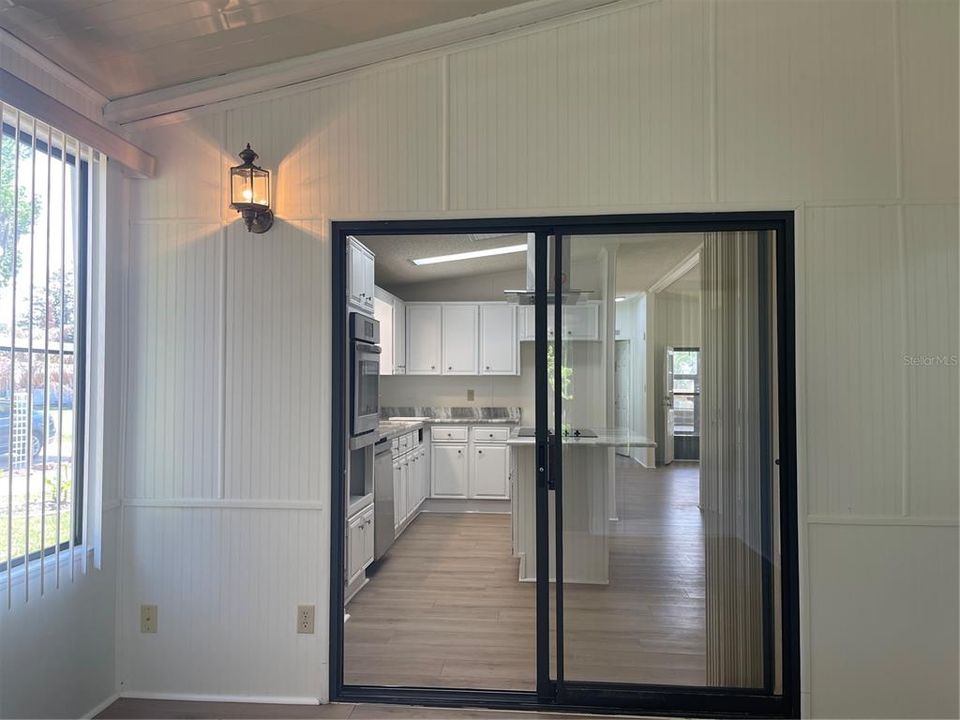 For Sale: $159,900 (2 beds, 2 baths, 1352 Square Feet)