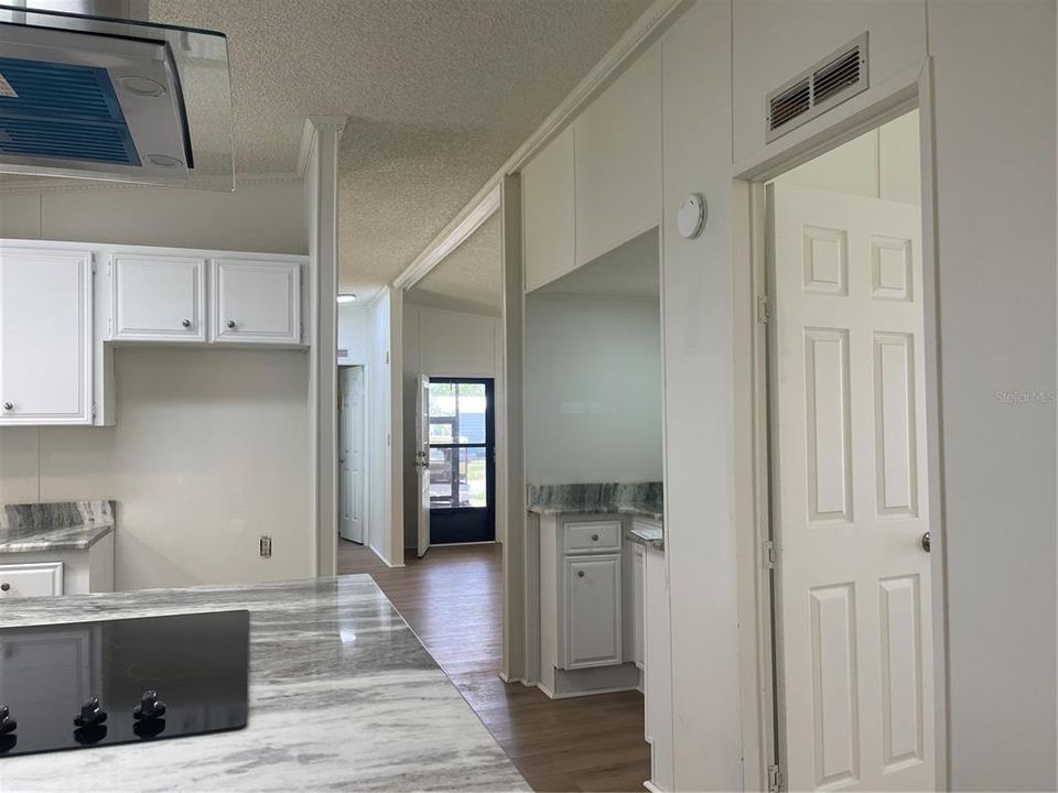 For Sale: $159,900 (2 beds, 2 baths, 1352 Square Feet)