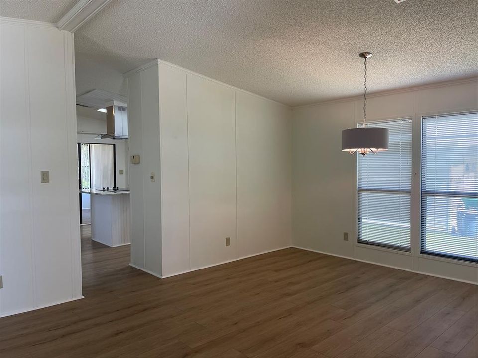 For Sale: $159,900 (2 beds, 2 baths, 1352 Square Feet)