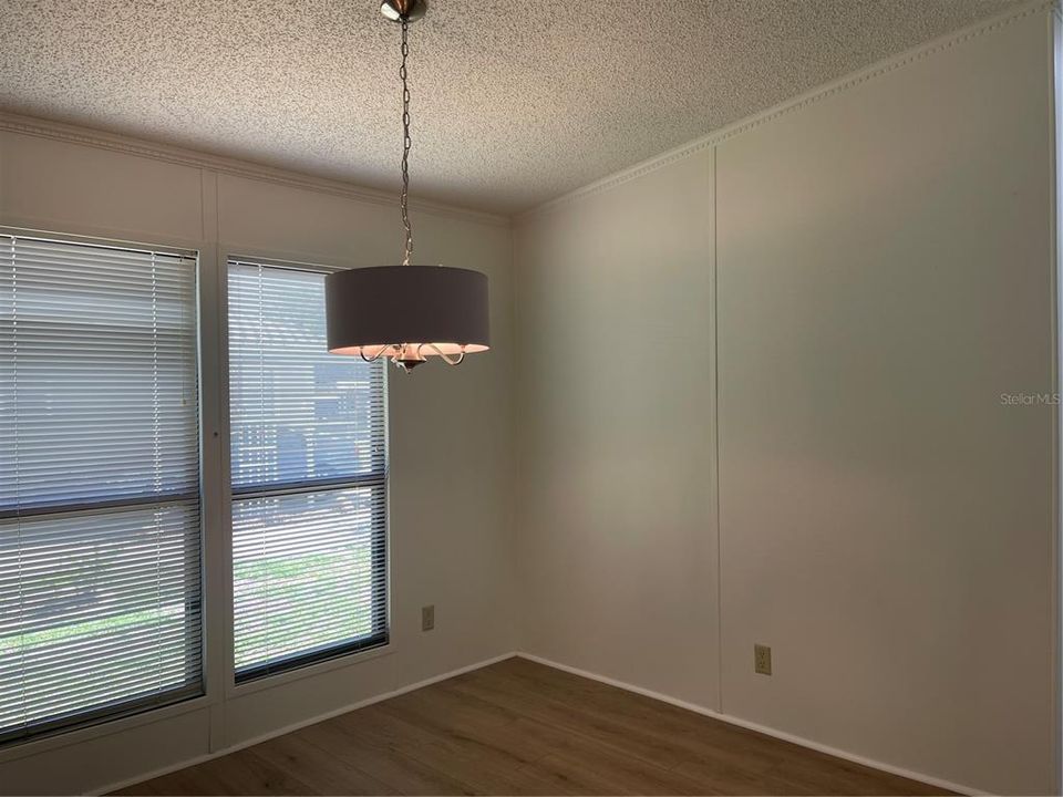 For Sale: $159,900 (2 beds, 2 baths, 1352 Square Feet)