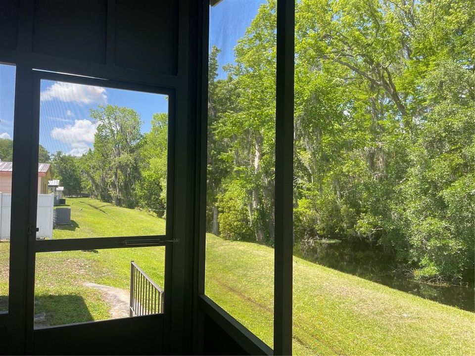 For Sale: $159,900 (2 beds, 2 baths, 1352 Square Feet)