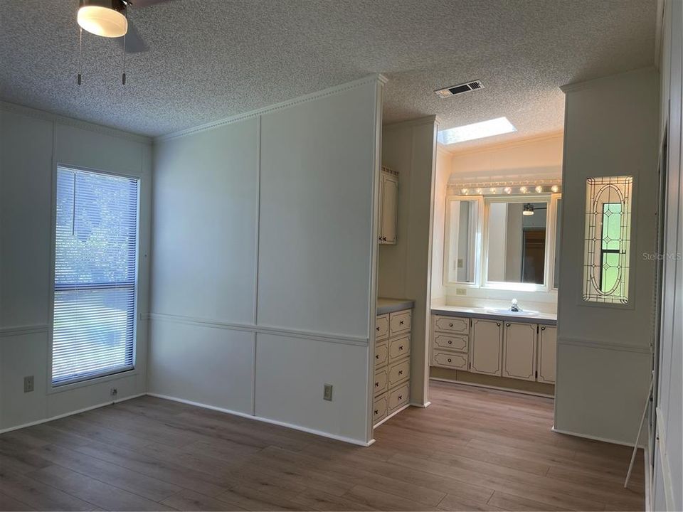 For Sale: $159,900 (2 beds, 2 baths, 1352 Square Feet)