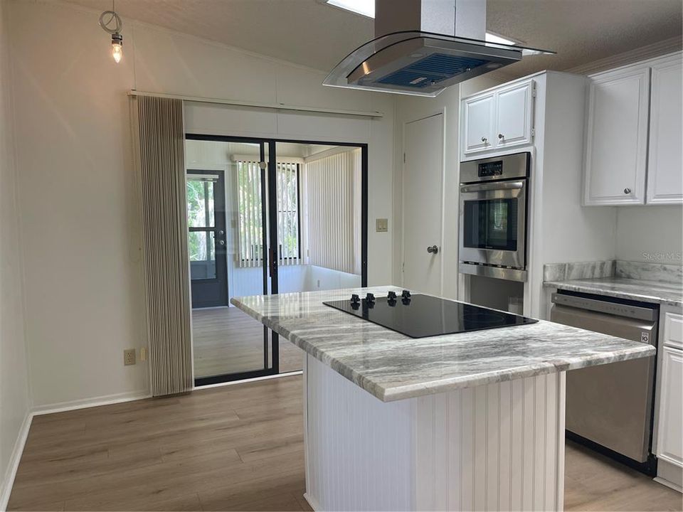 For Sale: $159,900 (2 beds, 2 baths, 1352 Square Feet)