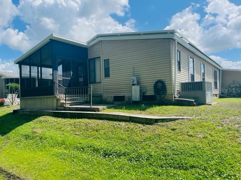 For Sale: $159,900 (2 beds, 2 baths, 1352 Square Feet)