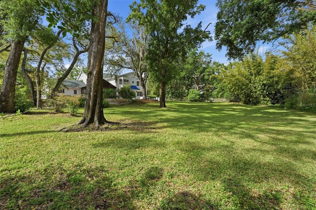 Activo con contrato: $950,000 (4 camas, 3 baños, 4002 Pies cuadrados)
