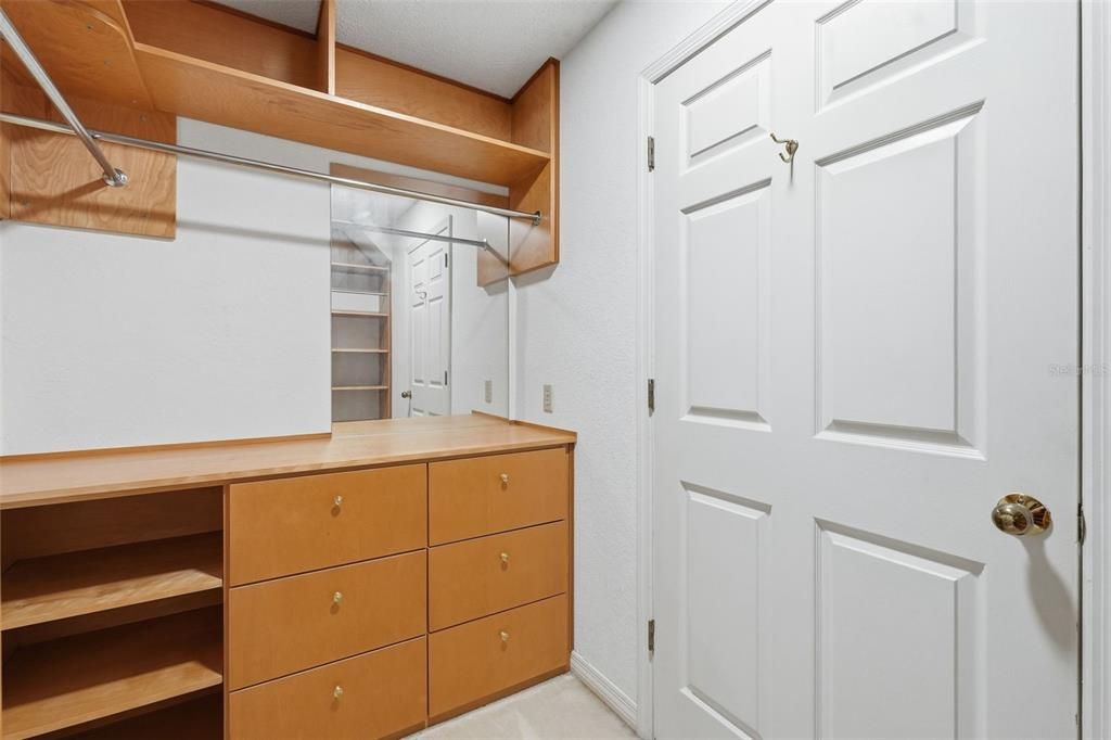 Activo con contrato: $950,000 (4 camas, 3 baños, 4002 Pies cuadrados)