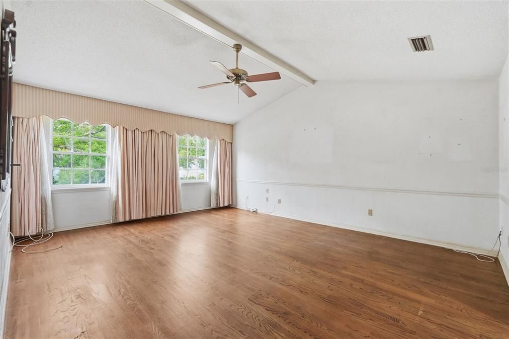 Activo con contrato: $950,000 (4 camas, 3 baños, 4002 Pies cuadrados)