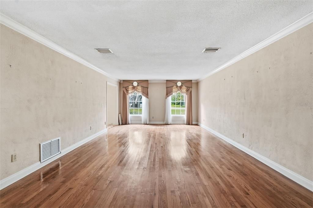 Activo con contrato: $950,000 (4 camas, 3 baños, 4002 Pies cuadrados)