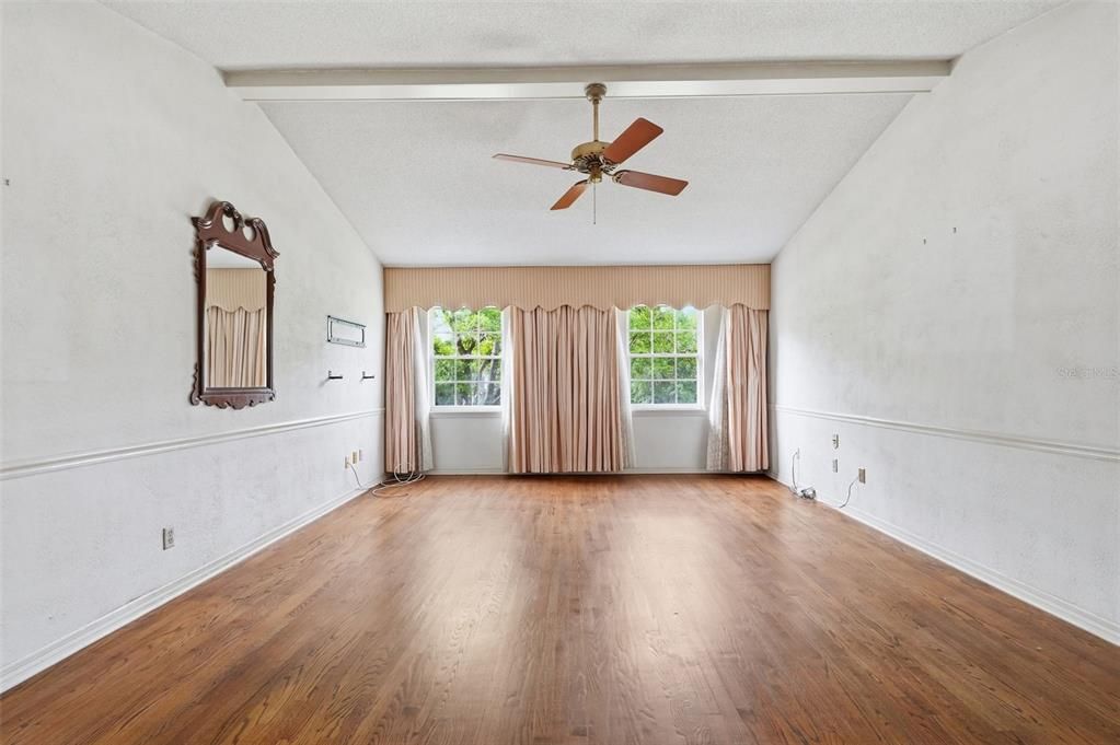 Activo con contrato: $950,000 (4 camas, 3 baños, 4002 Pies cuadrados)
