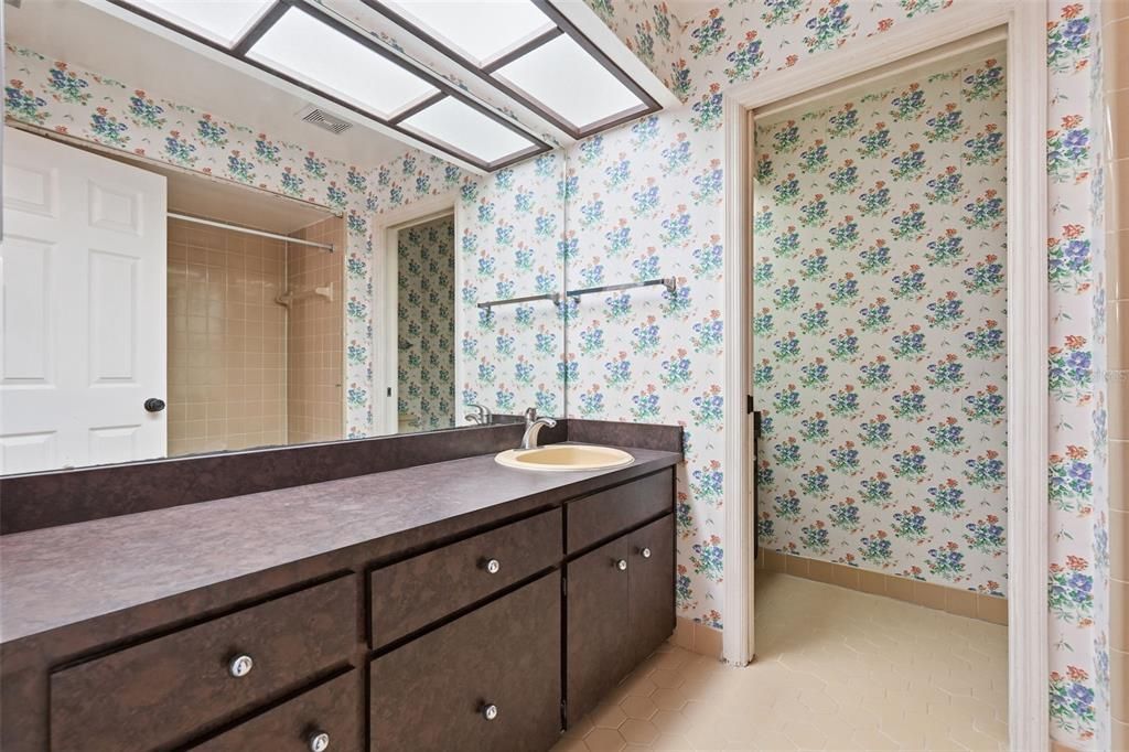 Activo con contrato: $950,000 (4 camas, 3 baños, 4002 Pies cuadrados)