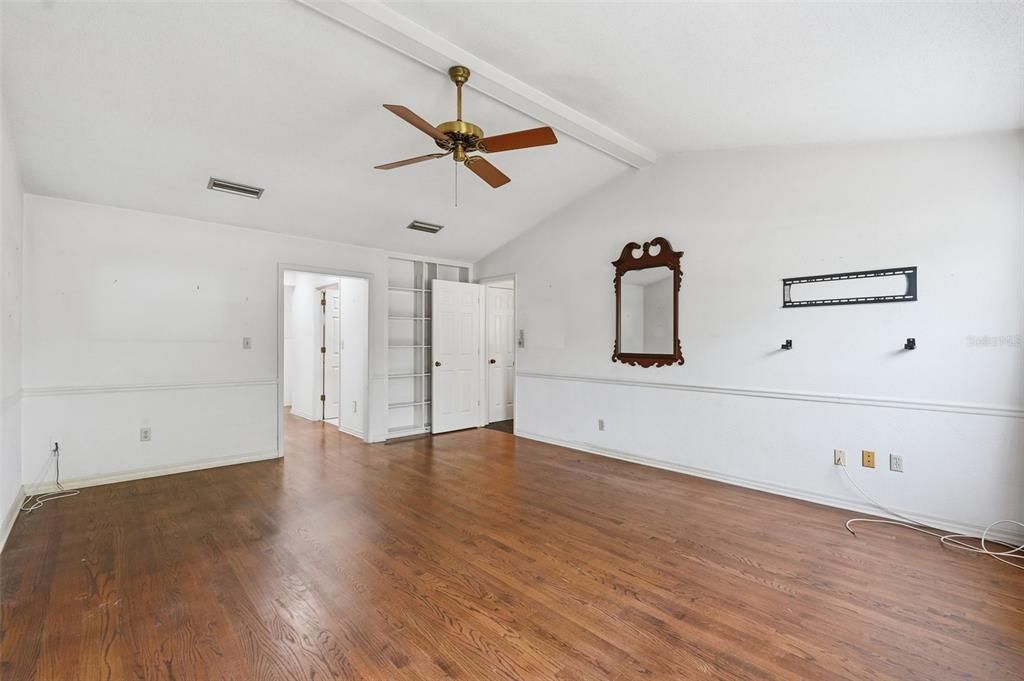 Activo con contrato: $950,000 (4 camas, 3 baños, 4002 Pies cuadrados)