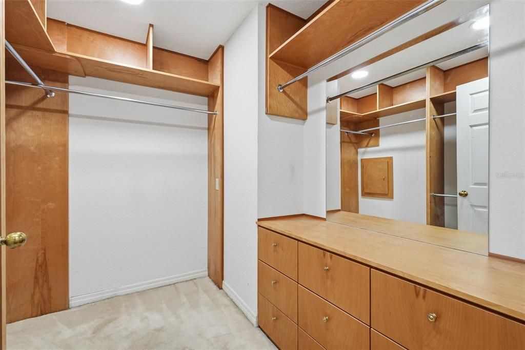 Activo con contrato: $950,000 (4 camas, 3 baños, 4002 Pies cuadrados)