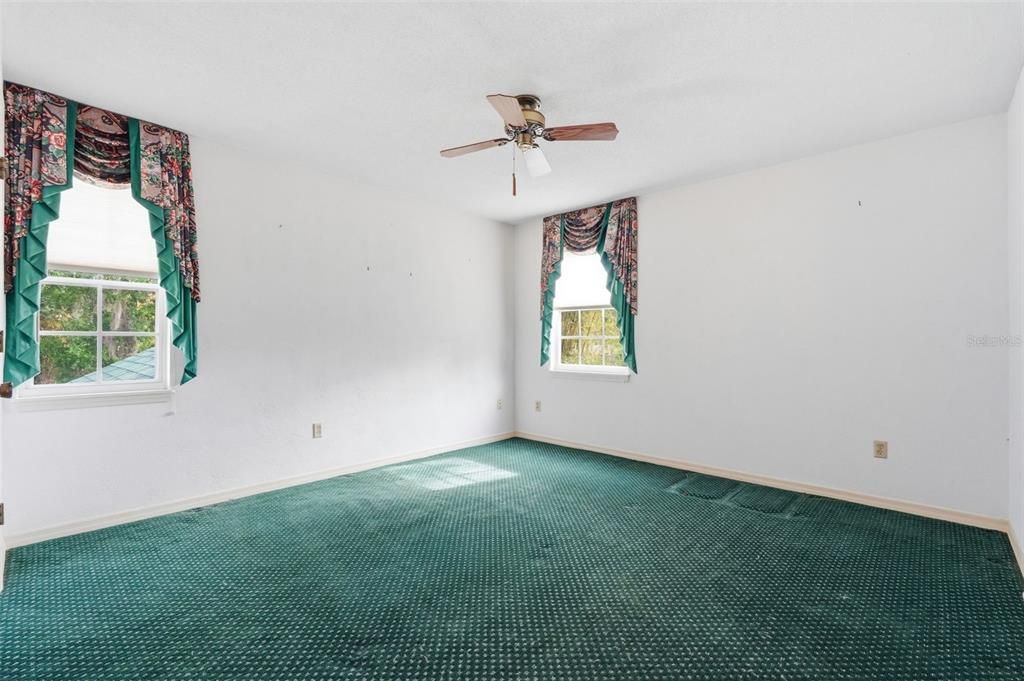 Activo con contrato: $950,000 (4 camas, 3 baños, 4002 Pies cuadrados)
