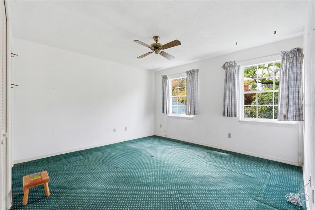 Activo con contrato: $950,000 (4 camas, 3 baños, 4002 Pies cuadrados)