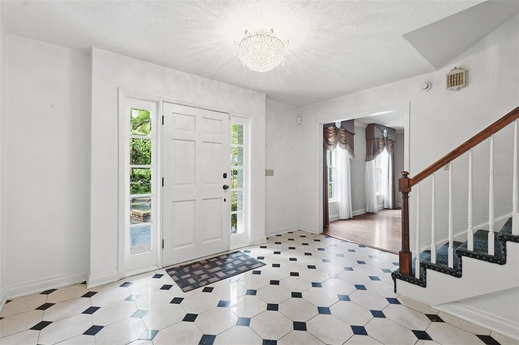 Activo con contrato: $950,000 (4 camas, 3 baños, 4002 Pies cuadrados)
