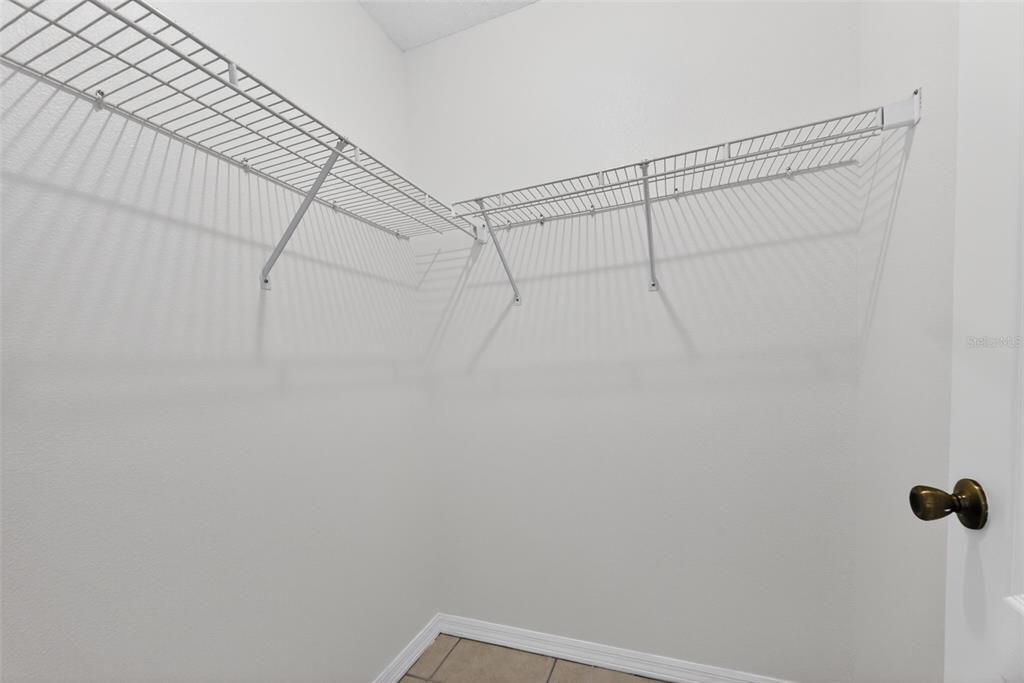 Activo con contrato: $245,000 (3 camas, 2 baños, 1202 Pies cuadrados)