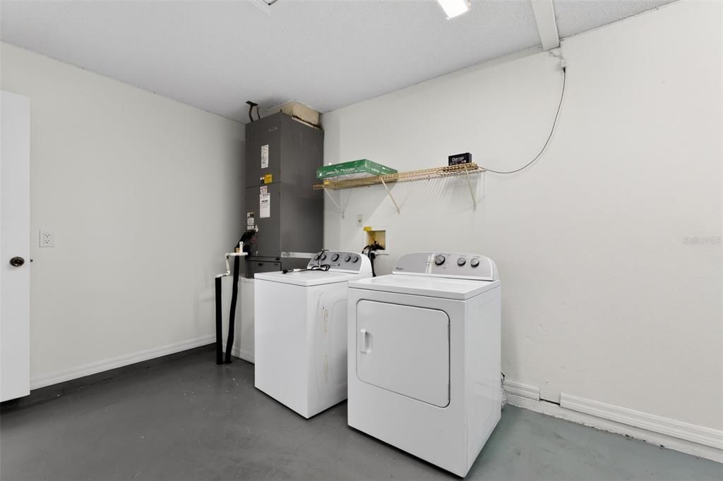 Activo con contrato: $245,000 (3 camas, 2 baños, 1202 Pies cuadrados)