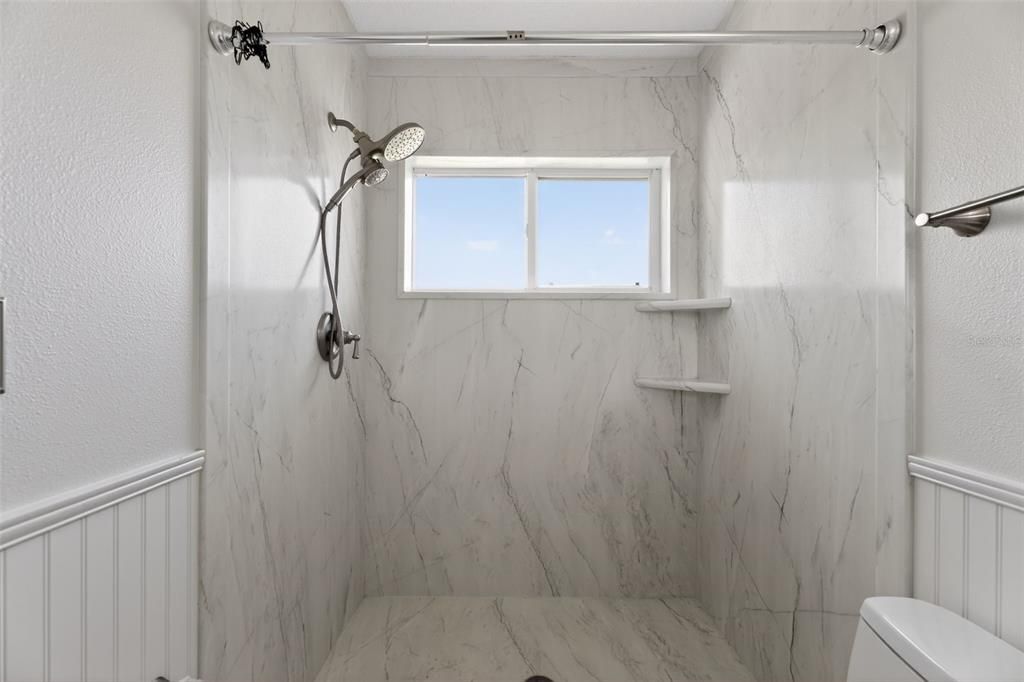 Activo con contrato: $245,000 (3 camas, 2 baños, 1202 Pies cuadrados)