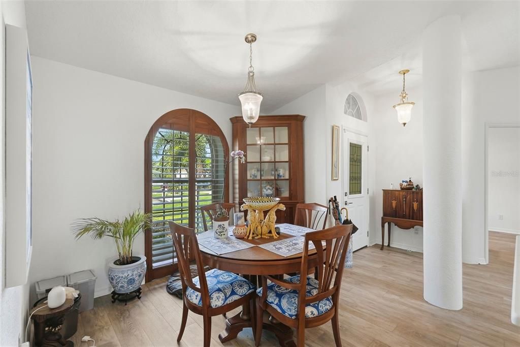 Activo con contrato: $725,000 (3 camas, 3 baños, 1875 Pies cuadrados)