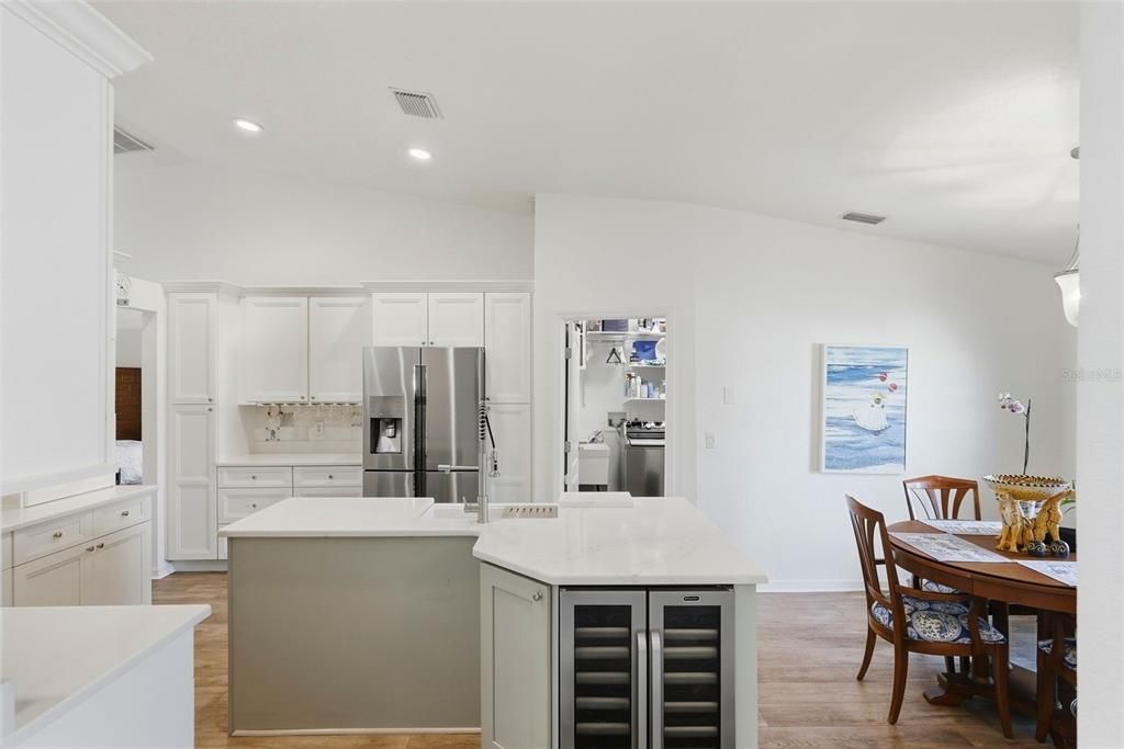 Activo con contrato: $725,000 (3 camas, 3 baños, 1875 Pies cuadrados)