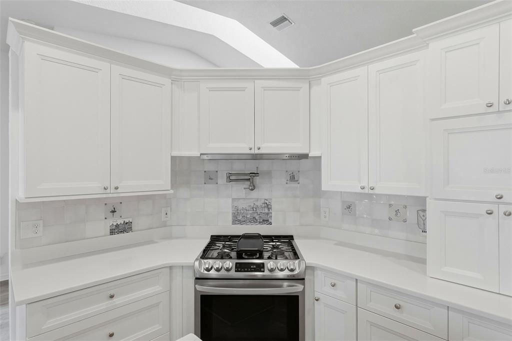 Activo con contrato: $725,000 (3 camas, 3 baños, 1875 Pies cuadrados)