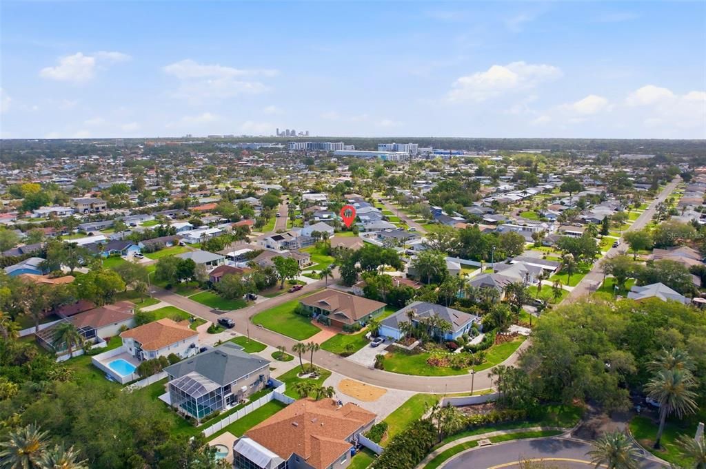 Activo con contrato: $725,000 (3 camas, 3 baños, 1875 Pies cuadrados)