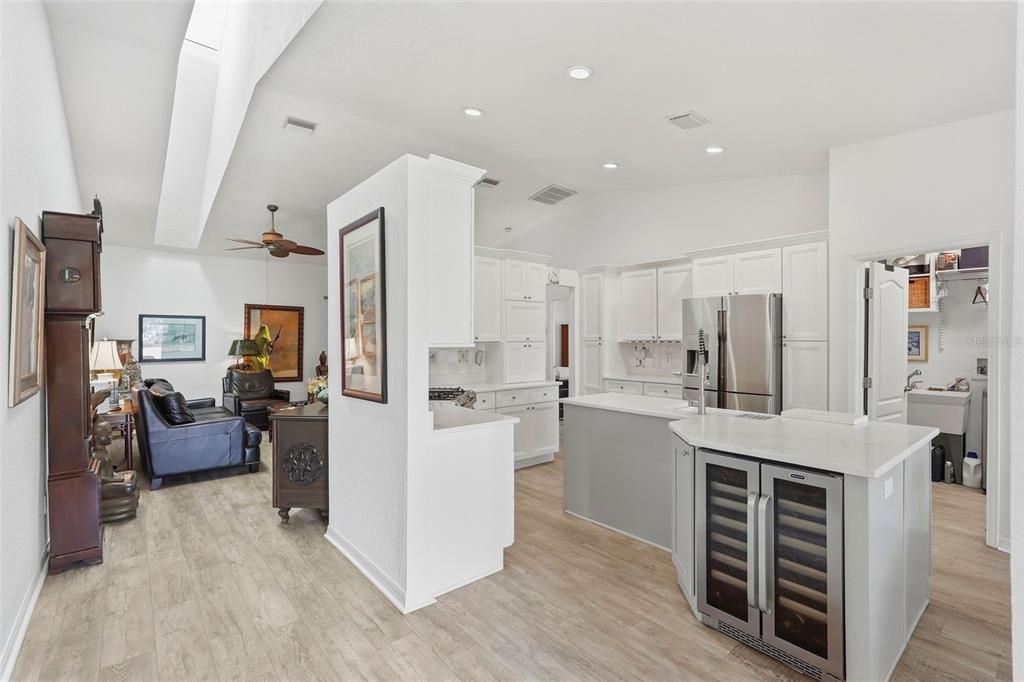 Activo con contrato: $725,000 (3 camas, 3 baños, 1875 Pies cuadrados)