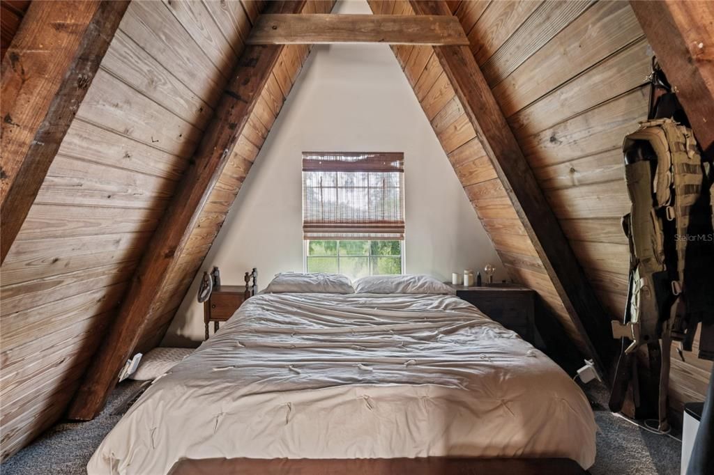 For Sale: $215,000 (1 beds, 1 baths, 861 Square Feet)