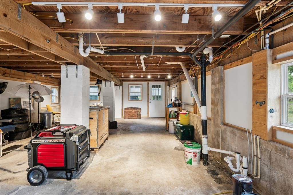 For Sale: $215,000 (1 beds, 1 baths, 861 Square Feet)
