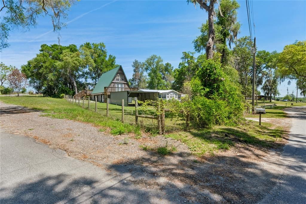 For Sale: $215,000 (1 beds, 1 baths, 861 Square Feet)