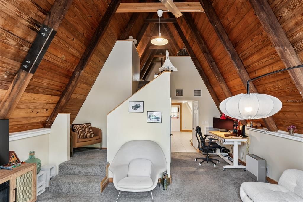 For Sale: $215,000 (1 beds, 1 baths, 861 Square Feet)