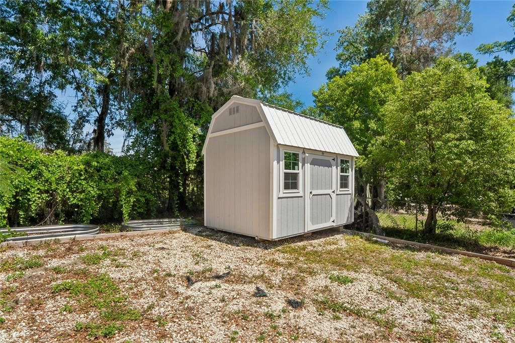 For Sale: $215,000 (1 beds, 1 baths, 861 Square Feet)