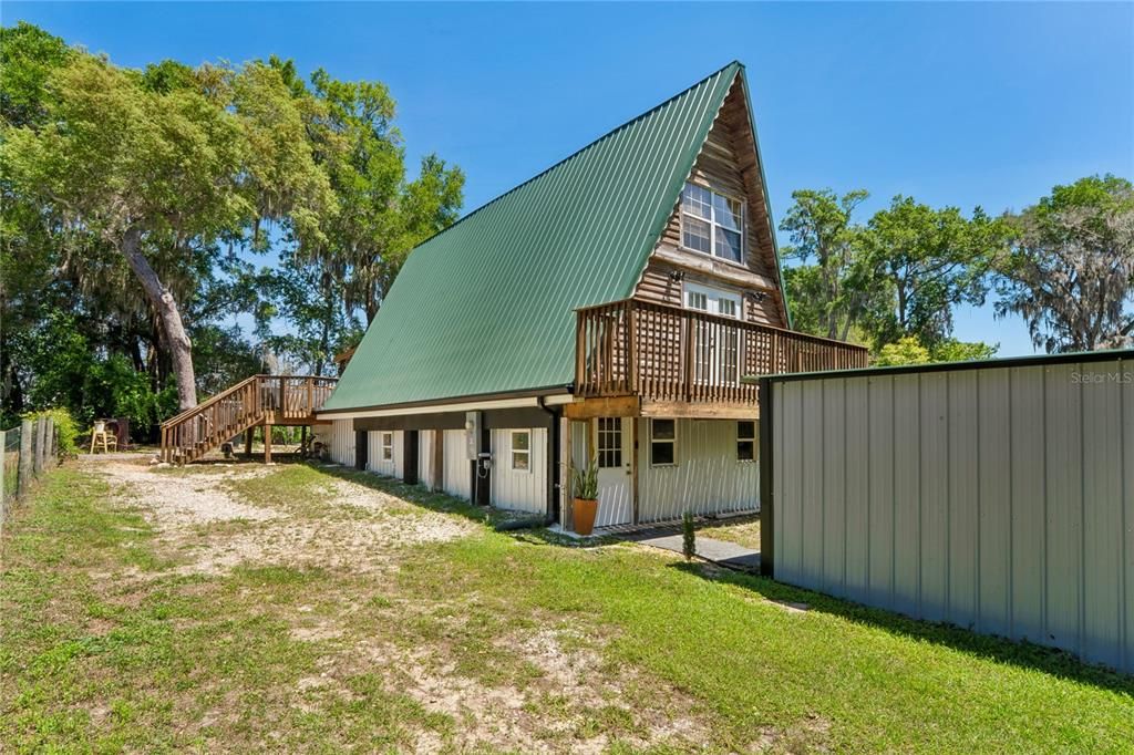 For Sale: $215,000 (1 beds, 1 baths, 861 Square Feet)
