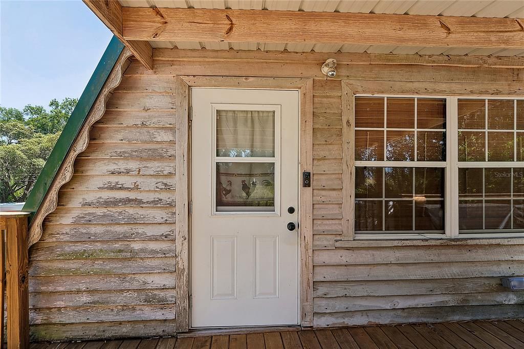 For Sale: $215,000 (1 beds, 1 baths, 861 Square Feet)