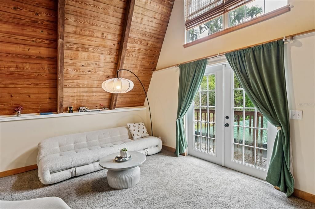For Sale: $215,000 (1 beds, 1 baths, 861 Square Feet)