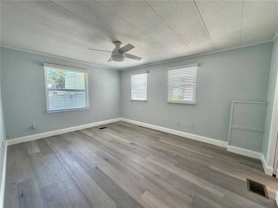 Active With Contract: $120,000 (2 beds, 2 baths, 1312 Square Feet)
