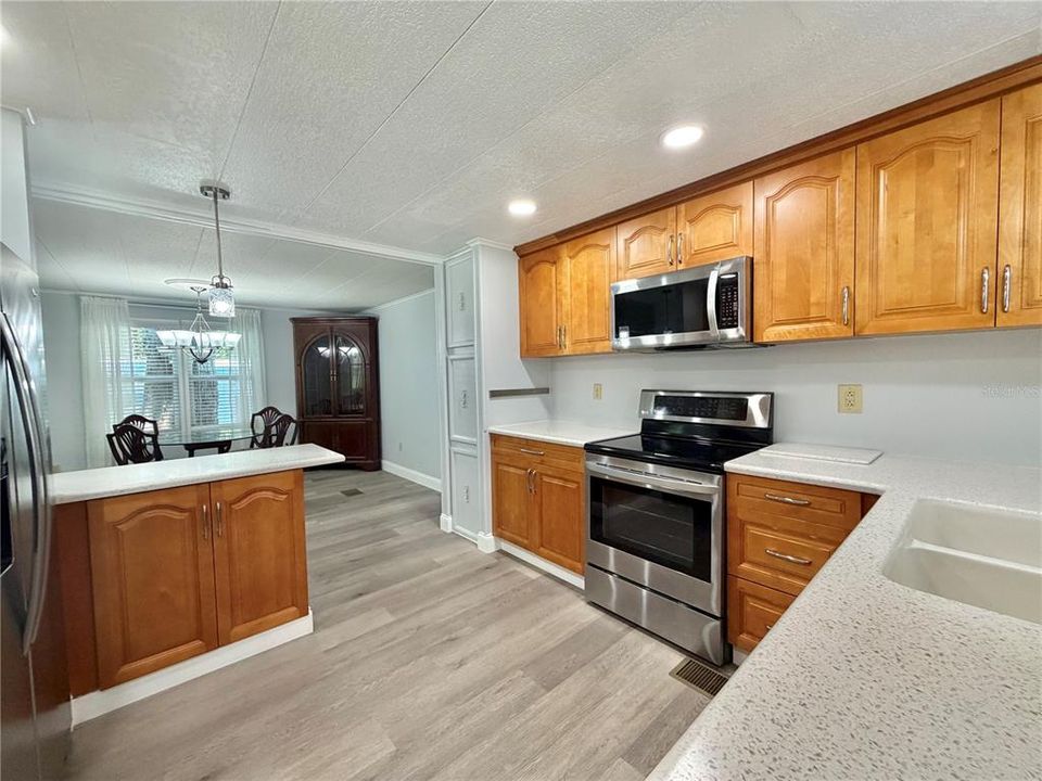 Active With Contract: $120,000 (2 beds, 2 baths, 1312 Square Feet)