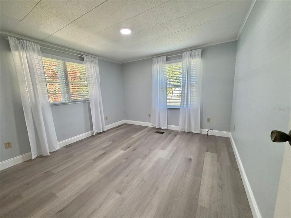 Active With Contract: $120,000 (2 beds, 2 baths, 1312 Square Feet)