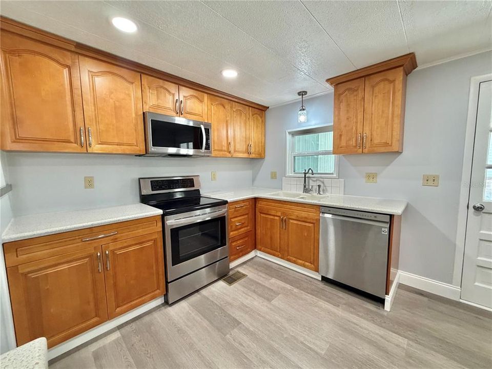 Active With Contract: $120,000 (2 beds, 2 baths, 1312 Square Feet)