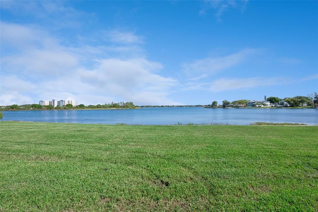 Activo con contrato: $229,000 (2 camas, 2 baños, 1065 Pies cuadrados)