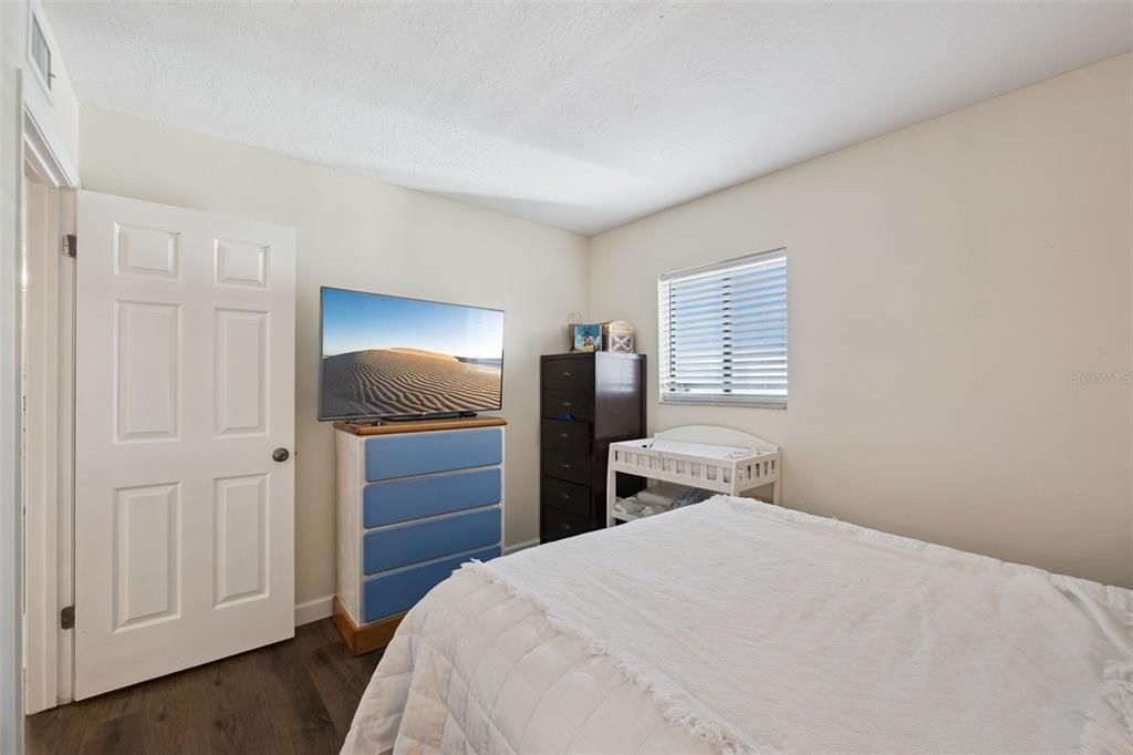 Activo con contrato: $229,000 (2 camas, 2 baños, 1065 Pies cuadrados)