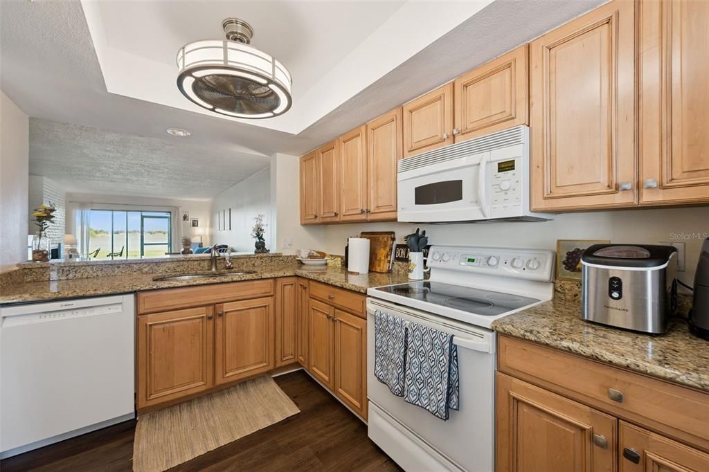 Activo con contrato: $229,000 (2 camas, 2 baños, 1065 Pies cuadrados)