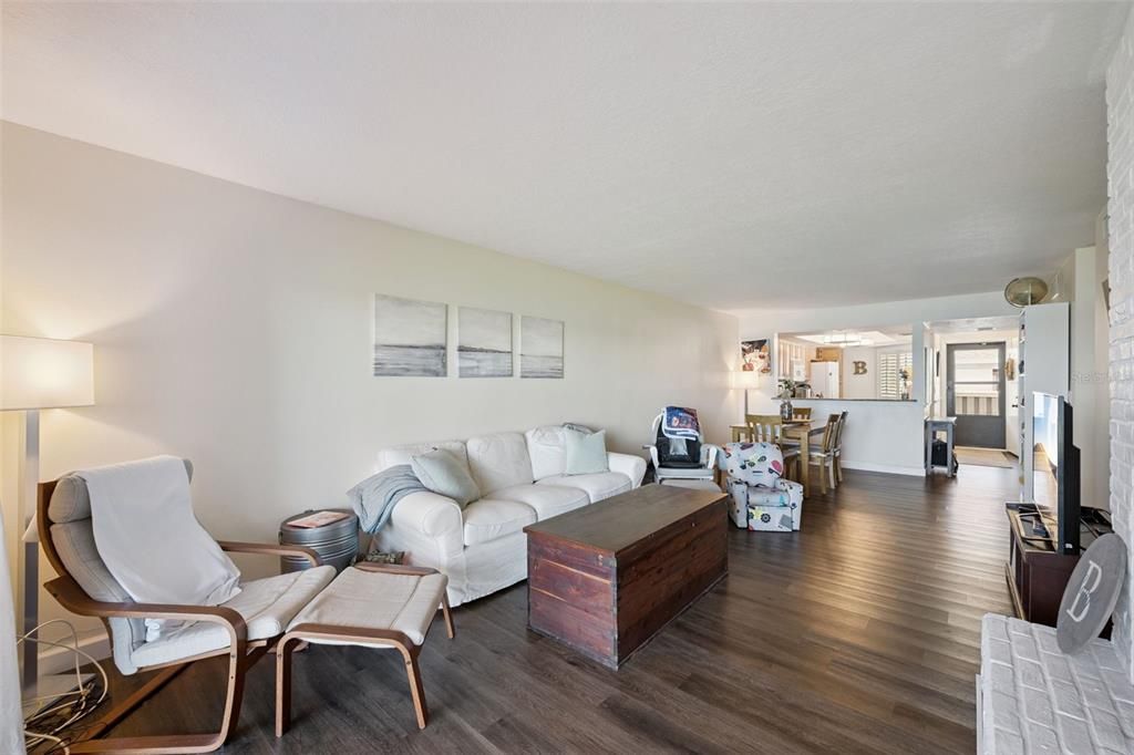 Activo con contrato: $229,000 (2 camas, 2 baños, 1065 Pies cuadrados)