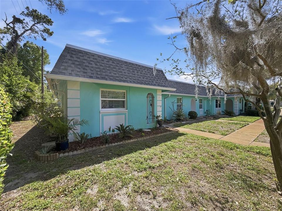 For Sale: $87,900 (2 beds, 2 baths, 888 Square Feet)