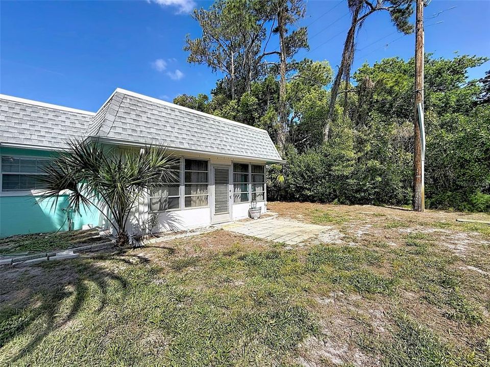 For Sale: $87,900 (2 beds, 2 baths, 888 Square Feet)