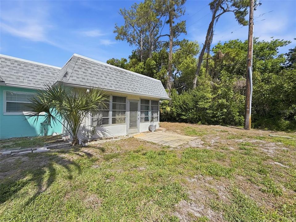 For Sale: $87,900 (2 beds, 2 baths, 888 Square Feet)