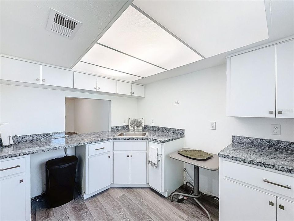 For Sale: $87,900 (2 beds, 2 baths, 888 Square Feet)