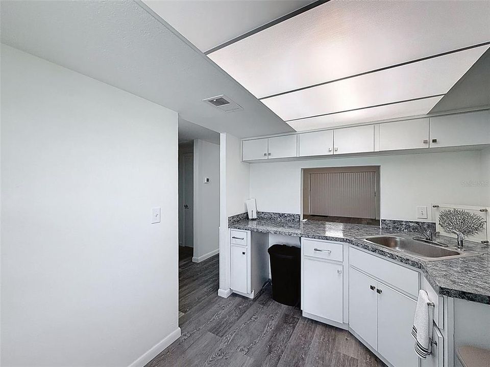 For Sale: $87,900 (2 beds, 2 baths, 888 Square Feet)