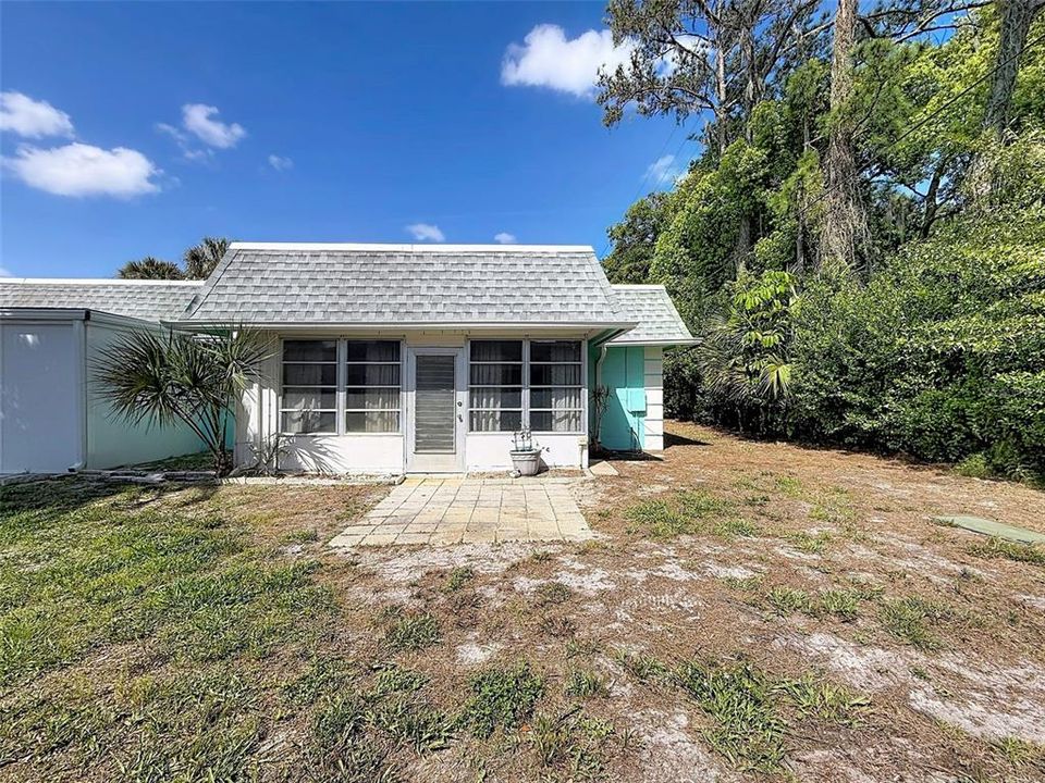 For Sale: $87,900 (2 beds, 2 baths, 888 Square Feet)
