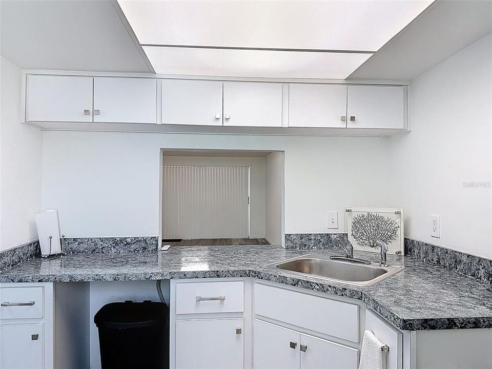 For Sale: $87,900 (2 beds, 2 baths, 888 Square Feet)